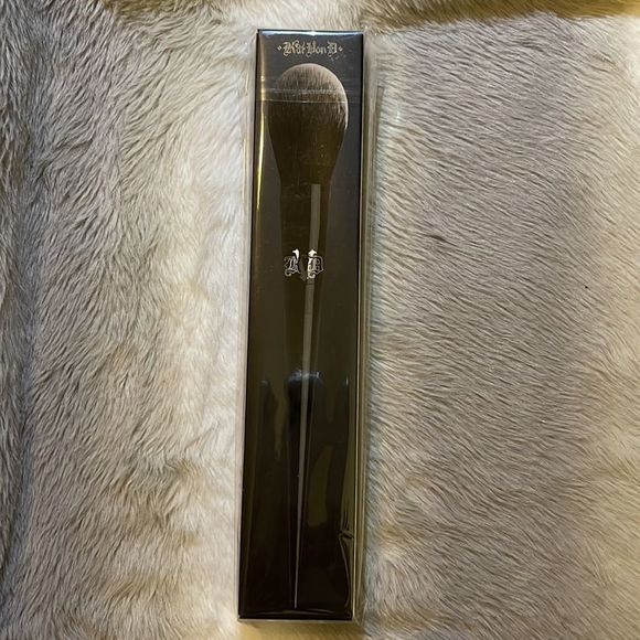 KVD Beauty Lock-It Setting Powder Brush - Picture 3 of 4